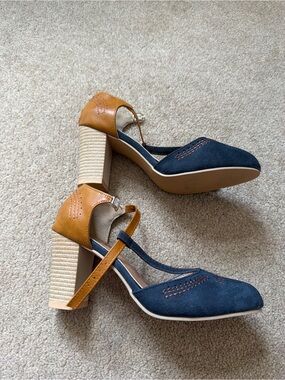 Women’s Navy Blue Brown Block Heel Pumps Size 37 ( run smaller) Ankle Strap